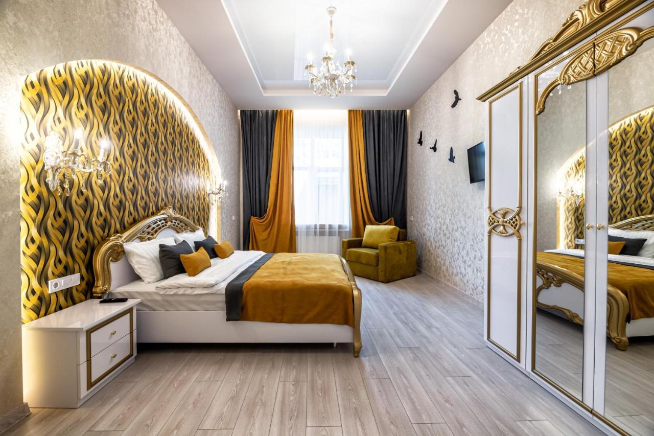 2 Bedroom Apartment Tykha Street City Center With Parking Place 利沃夫 外观 照片