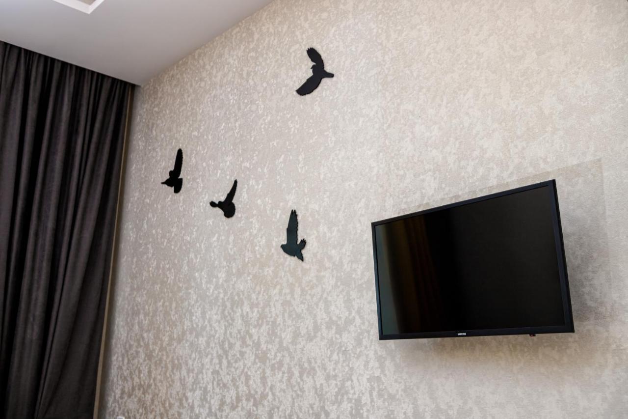 2 Bedroom Apartment Tykha Street City Center With Parking Place 利沃夫 外观 照片