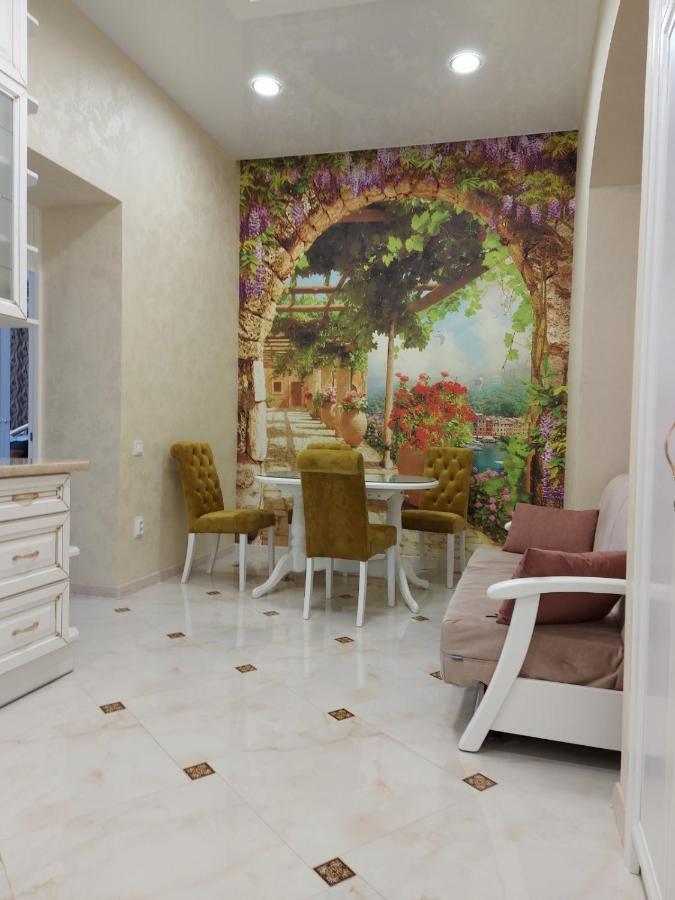 2 Bedroom Apartment Tykha Street City Center With Parking Place 利沃夫 外观 照片